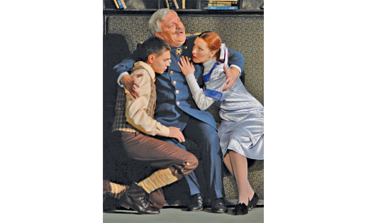 Сцена из спектакля “Последние” М.Горького