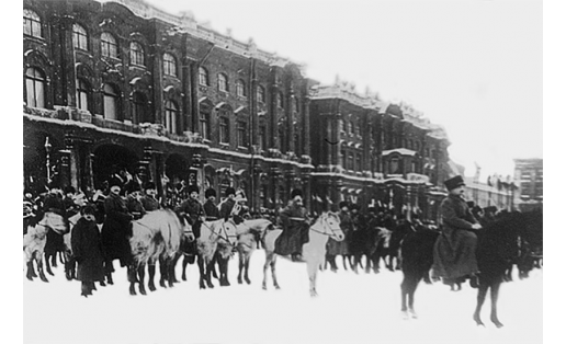 1-й кавалерийский полк Отдельной Башкирской кавалерийской дивизии на площади Жертв Революции. Петроград, 28 нояб. 1919. Национальный музей РБ