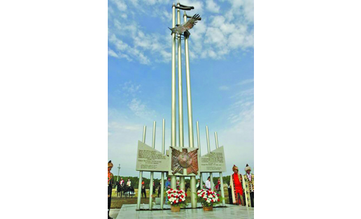 Памятник Кахым-туре. 2006, с.Аючево Стерлитамакского р-на РБ